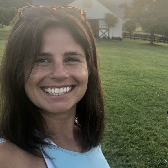 Meet your Posher, Hannah - Picture 1 of 1